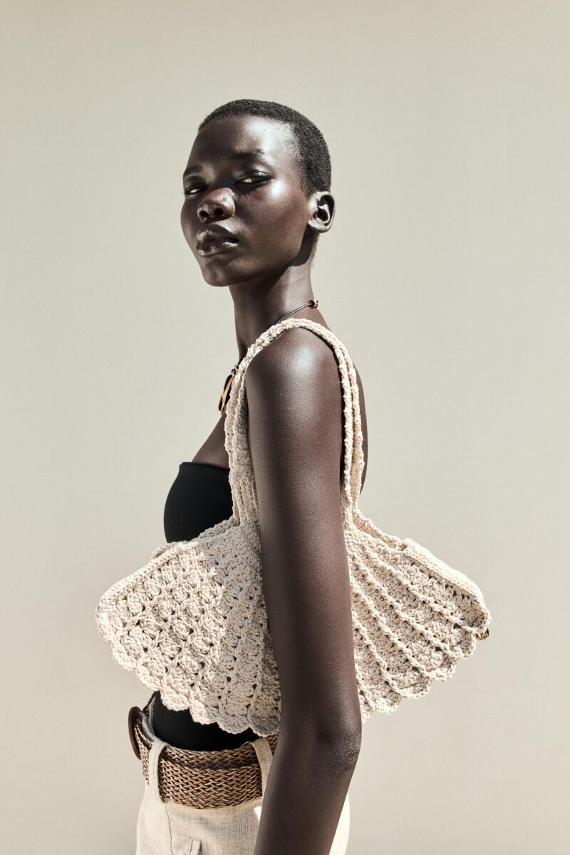 El bolso de crochet con forma de concha