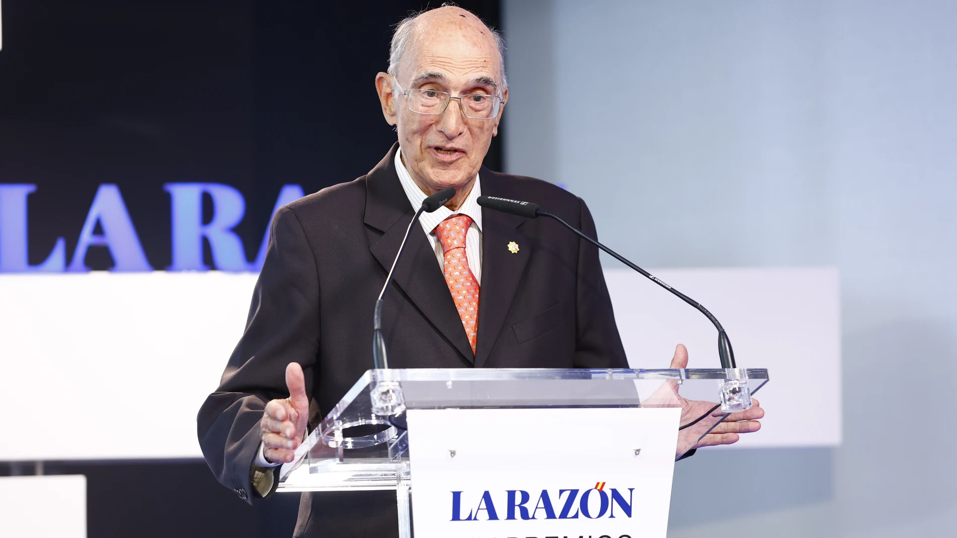Julián García Vargas, tras recoger el galardón