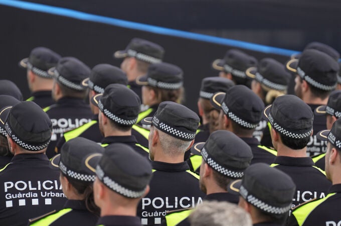 Collboni da la bienvenida a los nuevos agentes de la Guardia Urbana