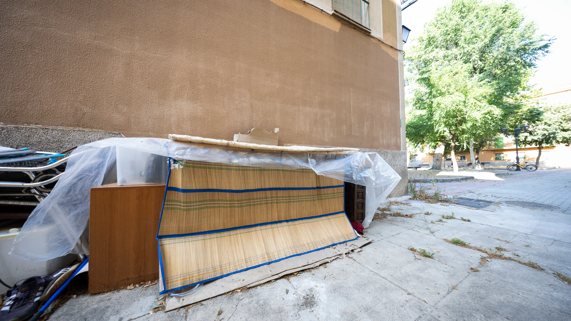 Personas sin hogar en el barrio de Usera.