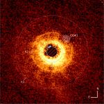 Imagen del disco alrededor de la estrella TWA 7 en la que podemos percibir un área vacía alrededor de TWA 7 B en el anillo R2 que corresponde al exoplaneta descubierto (CC n.º 1).