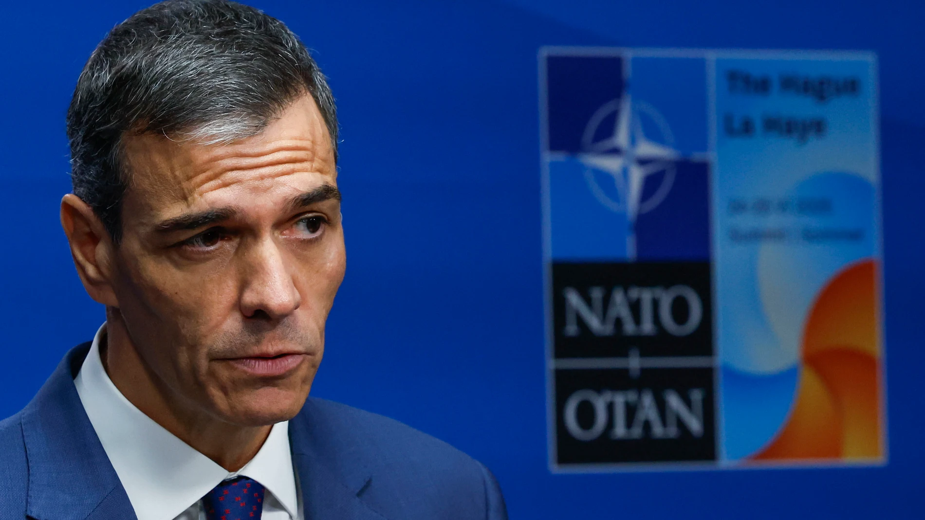 LA HAYA, 25/06/2025.- El presidente del Gobierno de España, Pedro Sánchez, ofrece una rueda de prensa en el marco de la cumbre de la OTAN que se celebra, este miércoles, en La Haya, Países Bajos. EFE/ J.J. Guillén