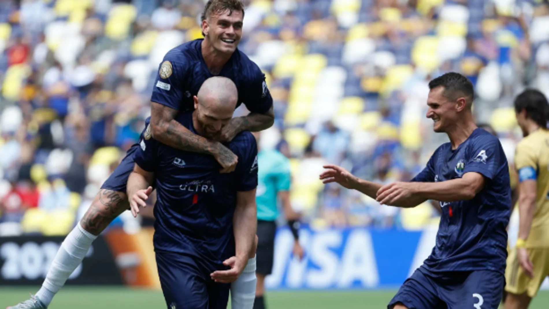 Christian Gray pone el 1-1 para Auckland City