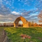 El espectacular arco medieval que resiste en medio de la nada en Burgos