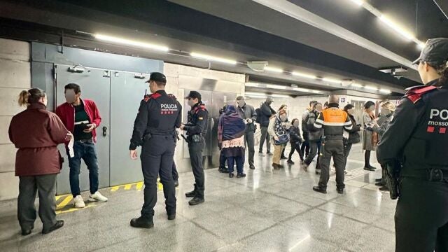Dispositivo de Mossos d'Esquadra en el metro de Barcelona para evitar robos y hurtos
