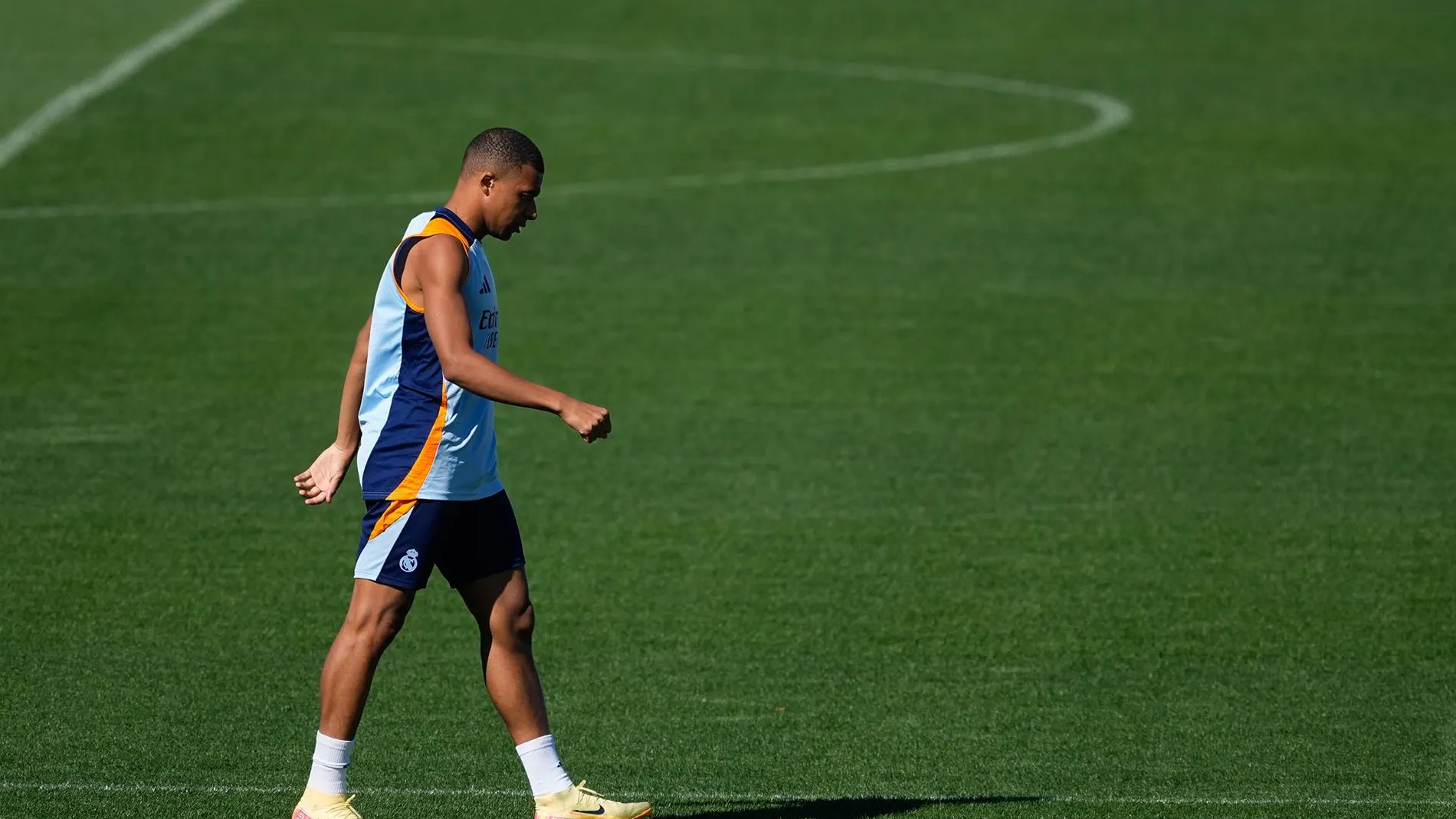 MADRID.-Kylian Mbappé regresa a los entrenamientos con el grupo tras una semana ausente por una gastroenteritis