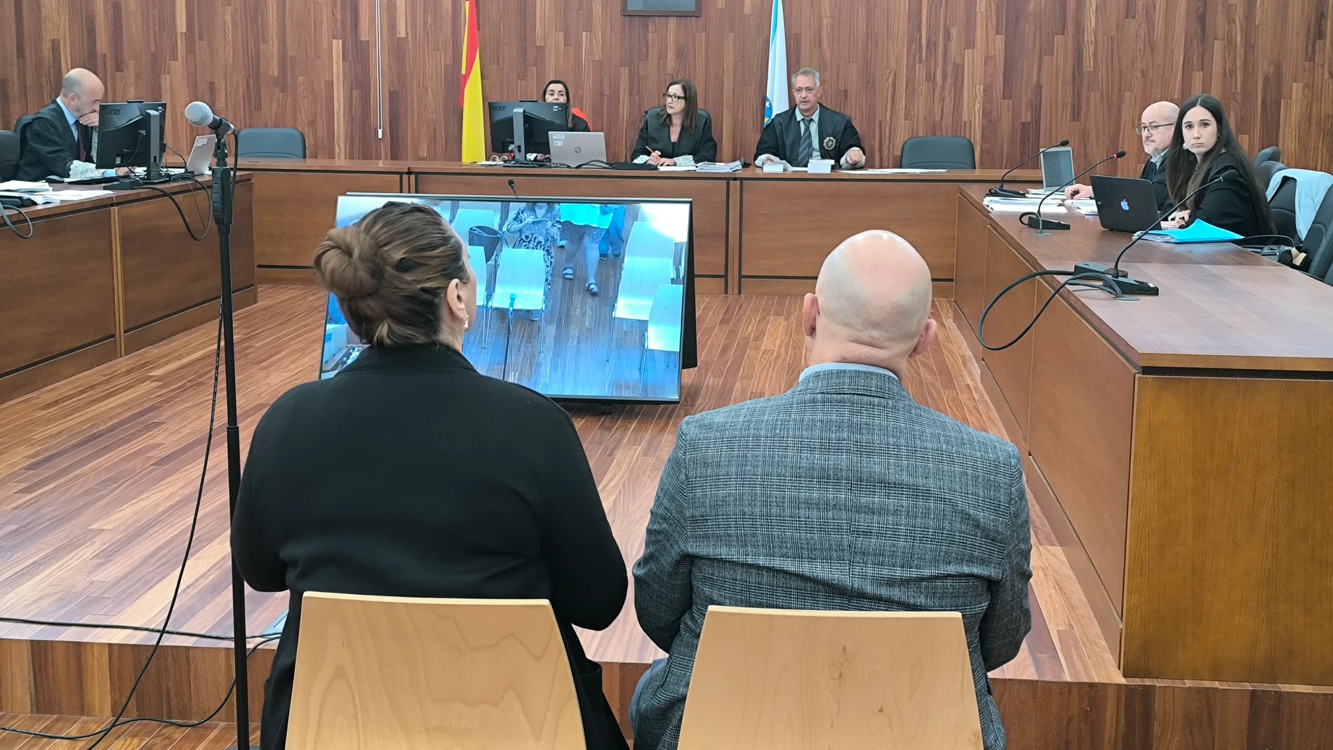 Juicio a una extrabajadora de Vitrasa y su pareja, acusados por incendiar dos buses urbanos en Vigo, y para quienes la Fiscalía pide 10 y 20 años de cárcel, respectivamente.EUROPA PRESS25/06/2025