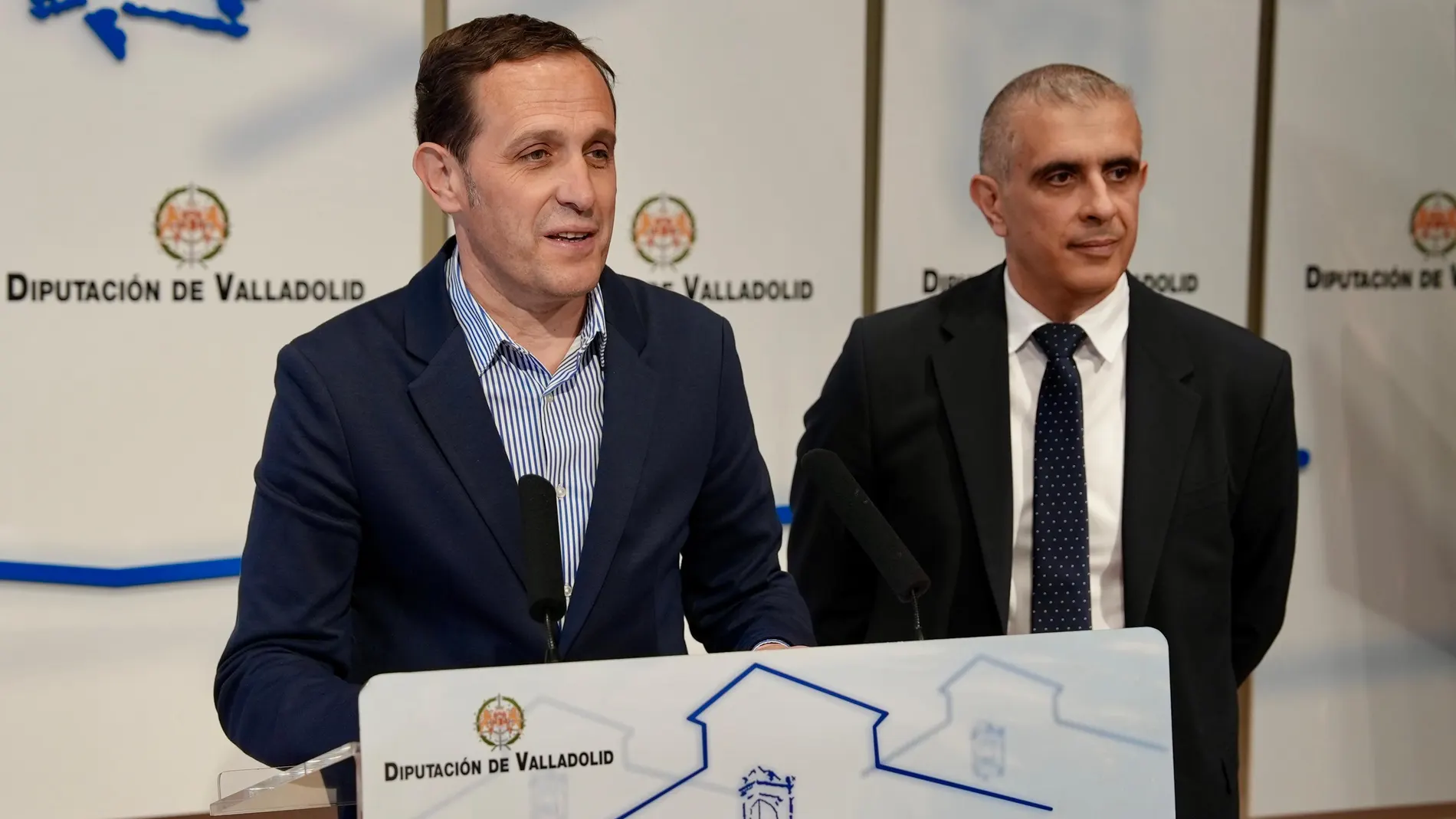 El director general de Trabajo y Prevención de Riesgos Laborales de la Junta de Castilla y León, José Manuel Barrios, y el presidente de la Diputación de Valladolid, Conrado Íscar