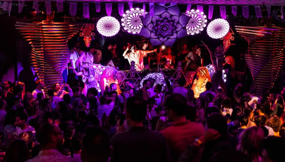 WooMooN en Cova Santa, Ibiza