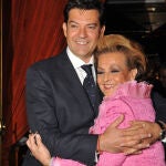 Carmen Sevilla junto a su hijo Augusto Algueró
