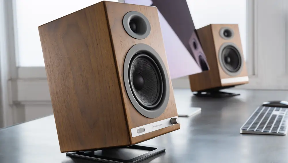 Sean altavoces o auriculares, son cruciales para reproducir sonido