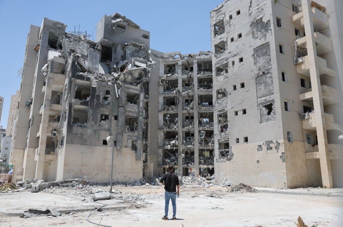 Israelis inspect damage as Iran-Israel ceasefire holds