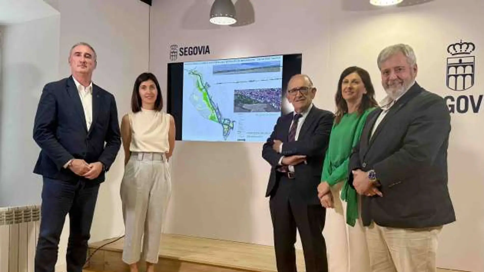 José Mazarías con el consejero delegado de Somacyl, José Manuel Jiménez, entre otros