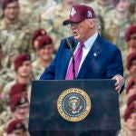 Donald Trump ante un mitin con militares