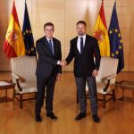 Feijóo y Abascal se reúnen en el Congreso en pleno cerco político de PP y Vox contra Sánchez por la corrupción