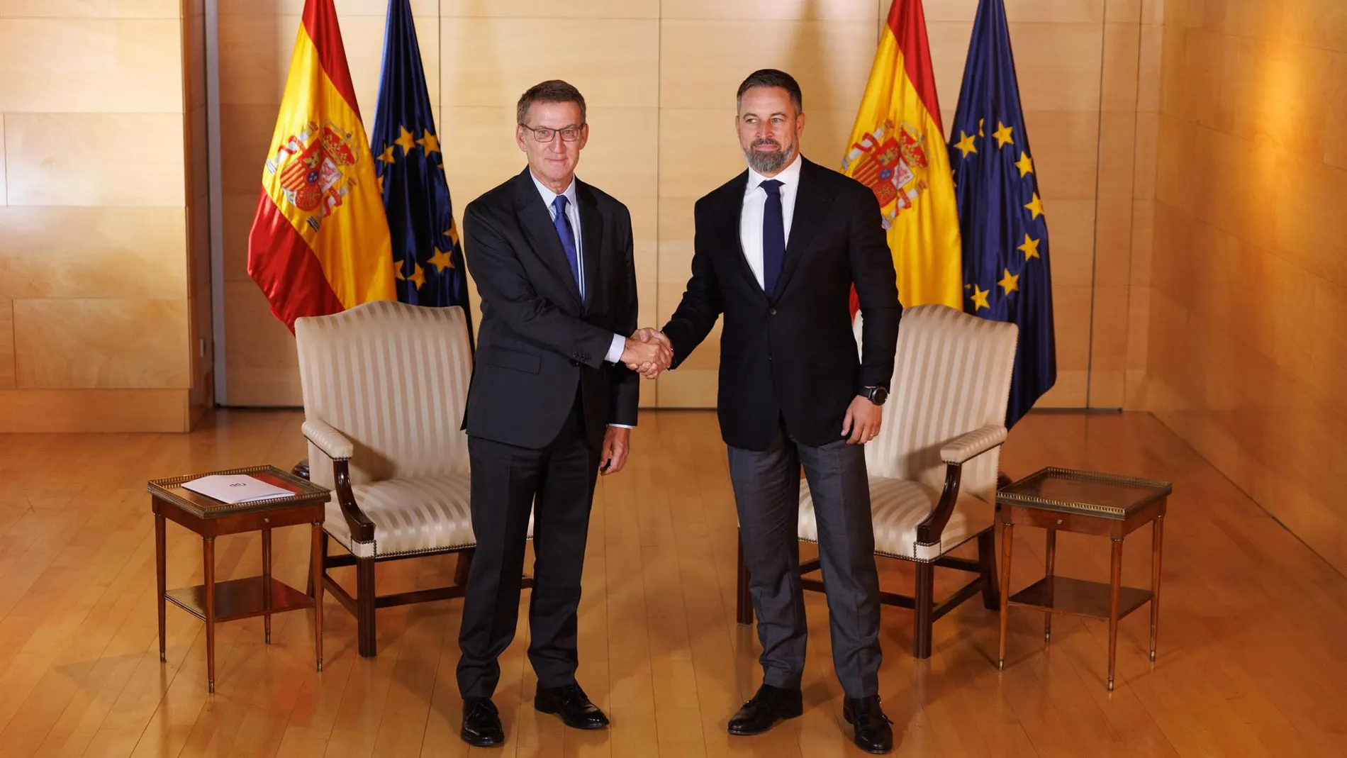 Feijóo y Abascal se reúnen en el Congreso en pleno cerco político de PP y Vox contra Sánchez por la corrupción