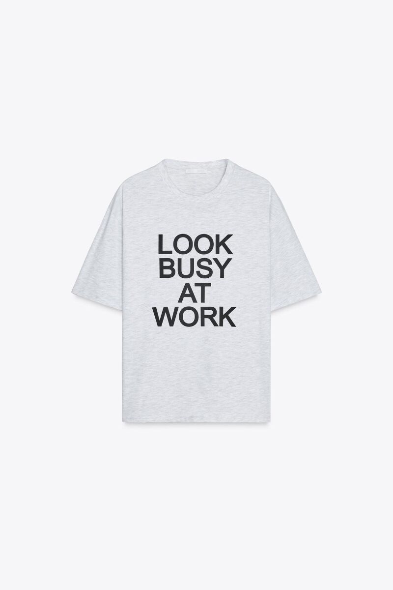 Camiseta oversize texto.