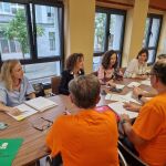 Ledo reunida con los representantes sindicales de la escuela concertada.