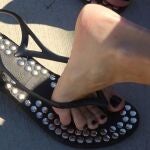 Gimaguas x Havaianas: la tendencia viral de chanclas con tachuelas (y cómo copiarlas)