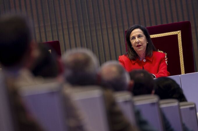 La ministra de Defensa, Margarita Robles, participa en el acto de clausura del XXVI Curso de Estado Mayor de las Fuerzas Armadas este jueves, en Madrid. 