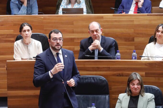 Adrián Barbón, en una intervención en la Junta. 