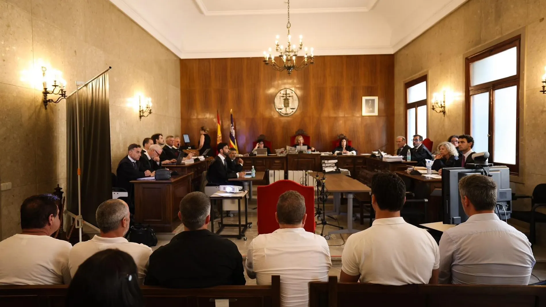 Dos acusadas por la macroestafa de la inmobiliaria Lujo Casa aceptan nueve meses de prisión al arranque del juicio