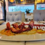 El pulpo con hummus es uno de los platos estrella del restaurante