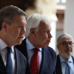 El presidente de Castilla-La Mancha, Emiliano García-Page, y el expresidente del Gobierno Felipe González.