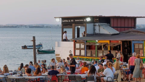 Economía/Gastro.- Guía Repsol selecciona más de 260 nuevos Soletes de chiringuitos y terrazas para disfrutar este verano