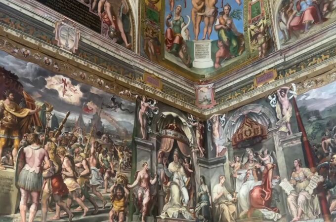 El espacio más imponente de las Estancias de Rafael de los Museos Vaticanos recupera sus colores originales