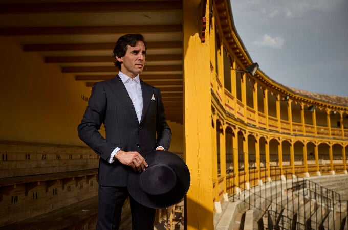 Entrevista con el torero Juan Ortega en la plaza de toros de Aranjuez. 