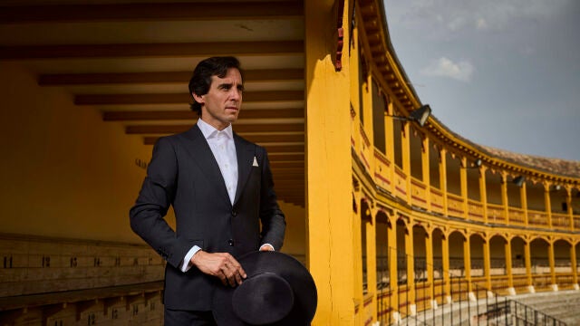 Entrevista con el torero Juan Ortega en la plaza de toros de Aranjuez. 