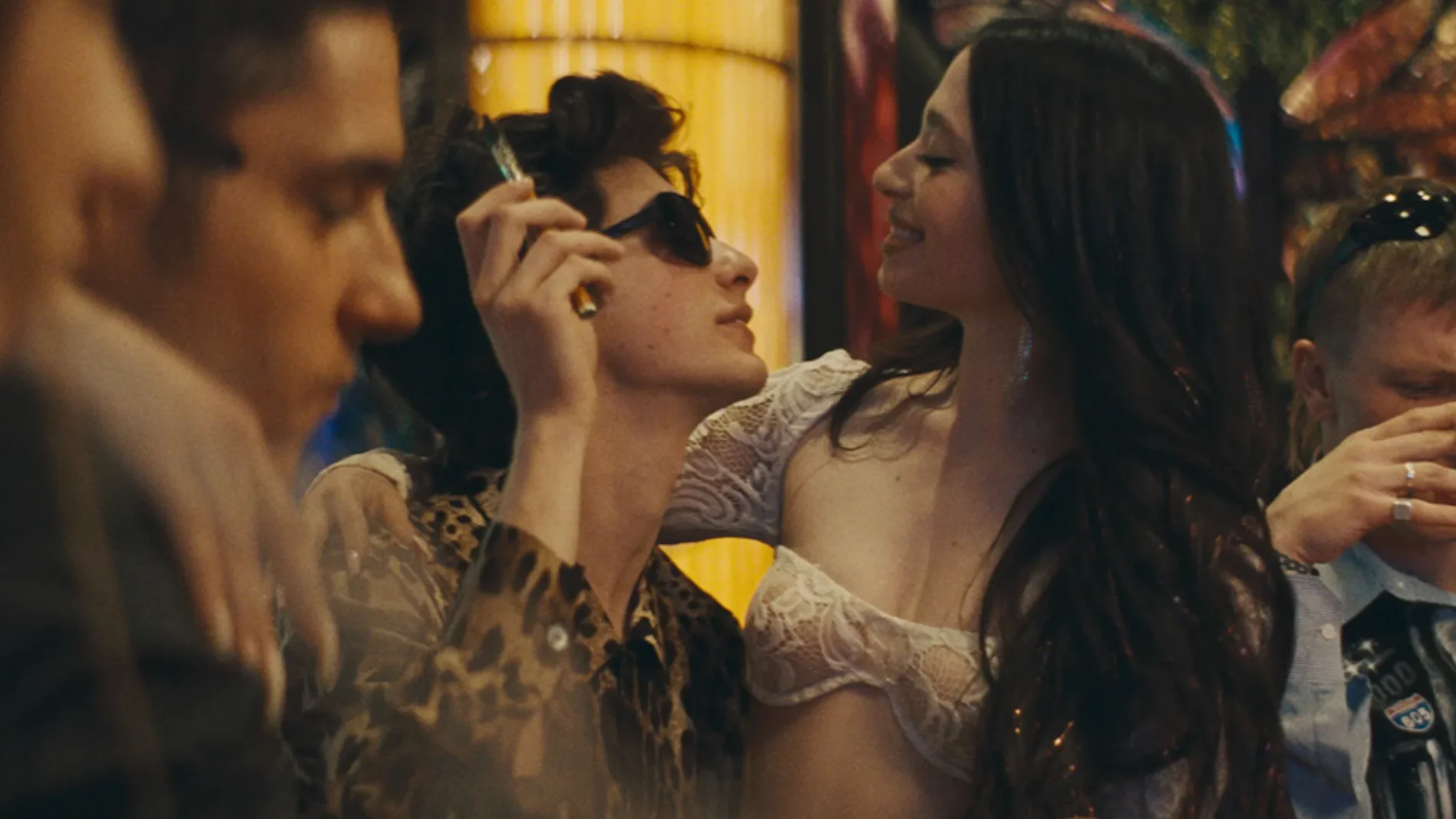 Mark Eydelshteyn y Mikey Madison, la protagonista absoluta del filme