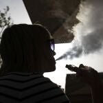 Piden a la OMS revisar su política contra el tabaco