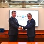 Jorge Gallardo y José Creuheras, presidentes de Vithas y de Grupo Planeta y Atresmedia, respectivamente, tras la firma del acuerdo