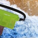 La riñonera estanca que protege móvil, llaves y dinero en el agua: ahora en pack doble