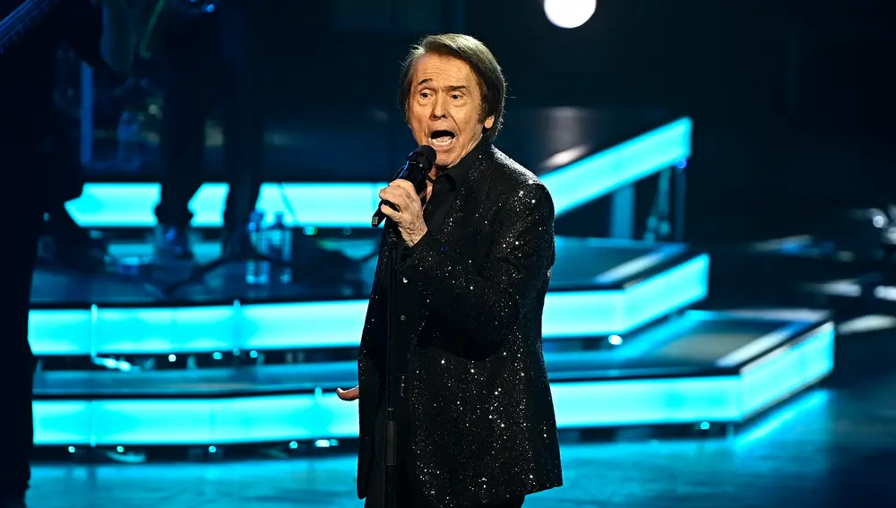Raphael actúa por primera vez en Madrid tras su problema de salud