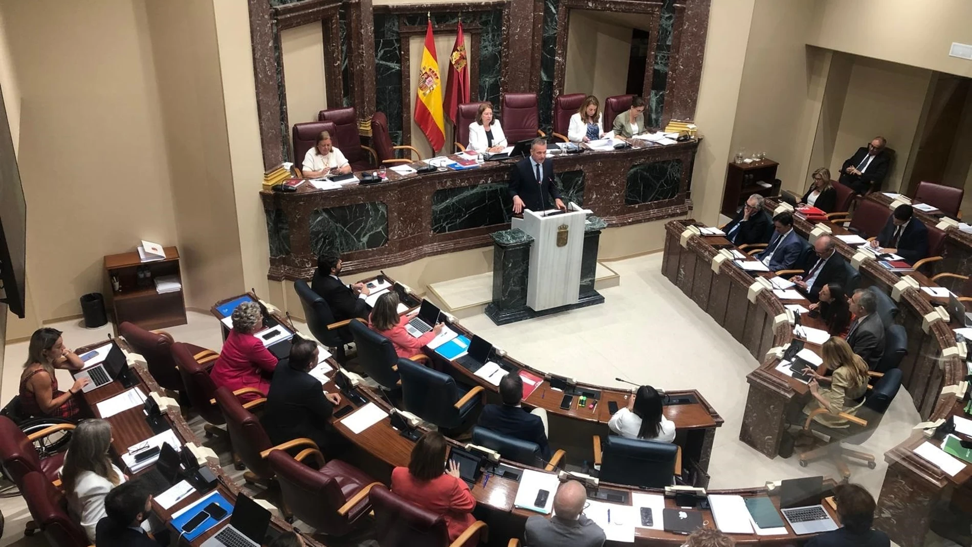 El portavoz del Grupo Parlamentario Popular, Joaquín Segado, durante su intervención en la segunda sesión del Debate del Estado de la Región EUROPA PRESS 26/06/2025