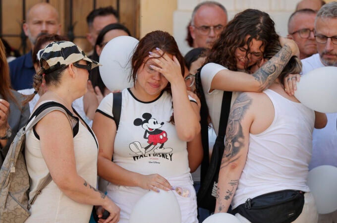 Algemesí muestra su repulsa tras el asesinato de madre e hijo