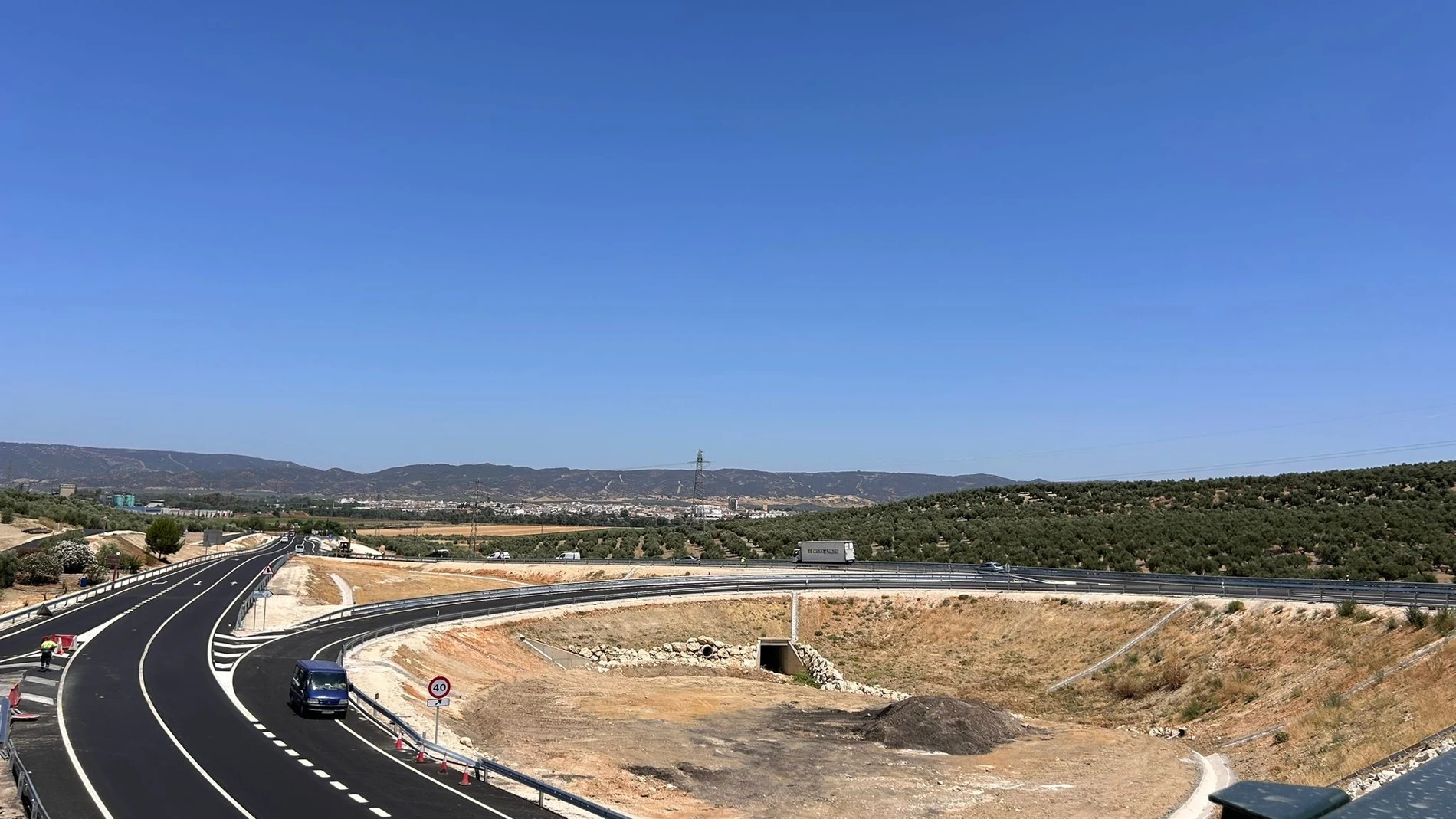 Imagen del enlace de la A-305 con la A-311 REMITIDA / HANDOUT por Junta de Andalucía Fotografía remitida a medios de comunicación exclusivamente para ilustrar la noticia a la que hace referencia la imagen, y citando la procedencia de la imagen en la firma 26/06/2025