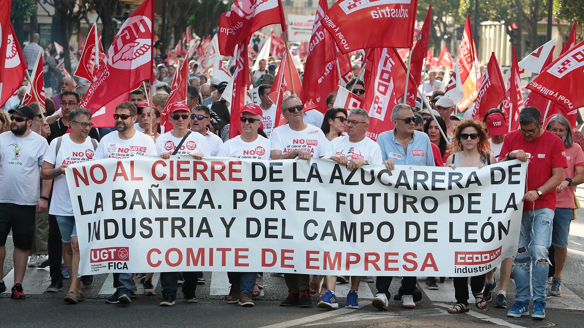 Manifestantes por las calles de León
