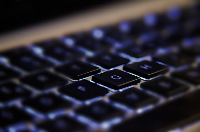 Este símbolo está en tu teclado, pero probablemente no sepas para qué sirve