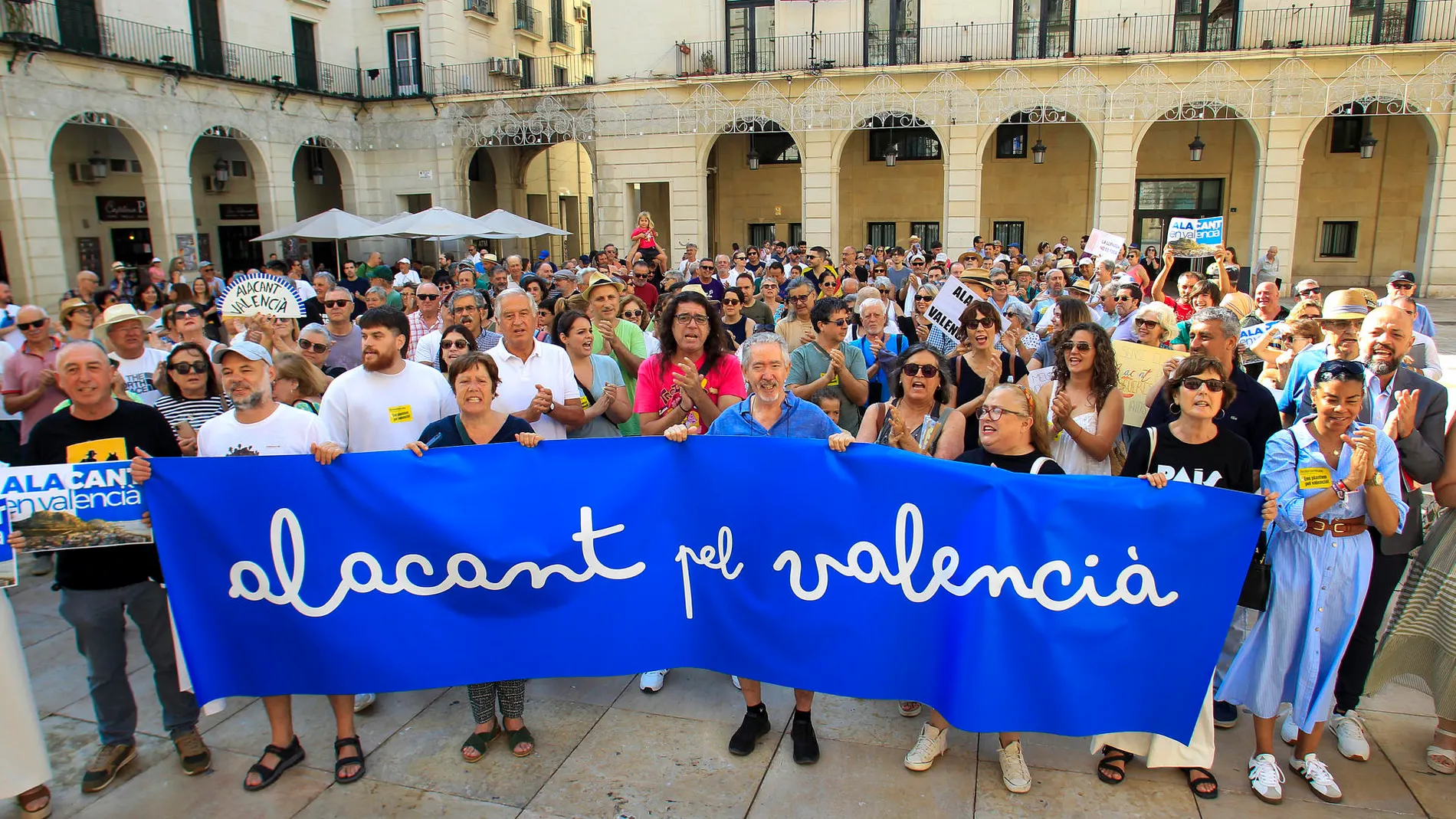 Protesta hoy en la Plaza del Ayuntamiento en defensa del valenciano