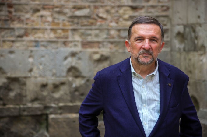 Sergio Vila-Sanjuán en la plaza de Sant Felip Neri de Barcelona