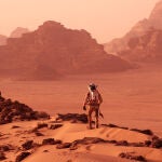 Matt Damon interpreta a Mark Watney, un astronauta atrapado en Marte 