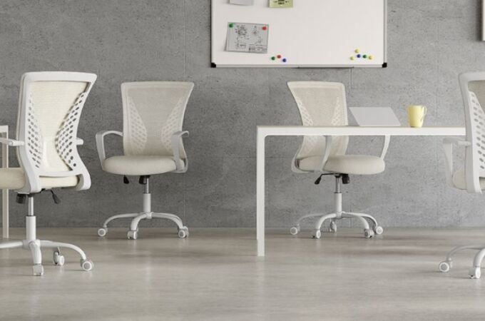 La silla de oficina que necesitas si pasas muchas horas sentado: cómoda, fresca y ajustable