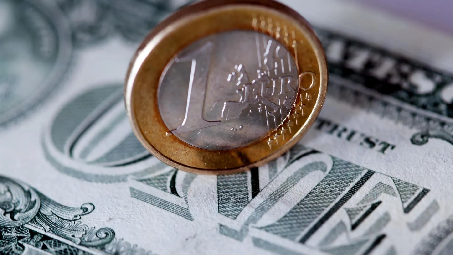 Economía/Finanzas.- El euro marca máximos desde 2021 frente al dólar, por encima de 1,17 dólares