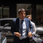 Mazón asiste a la reunión de la junta directiva de Confebus