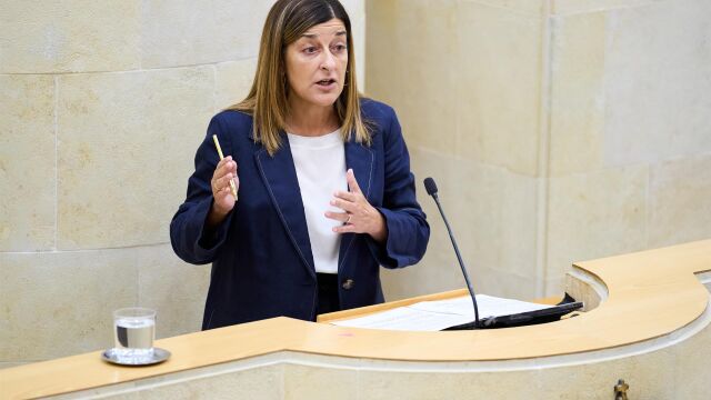 Buruaga reivindica que "Cantabria avanza" pese a la "anarquía nacional"