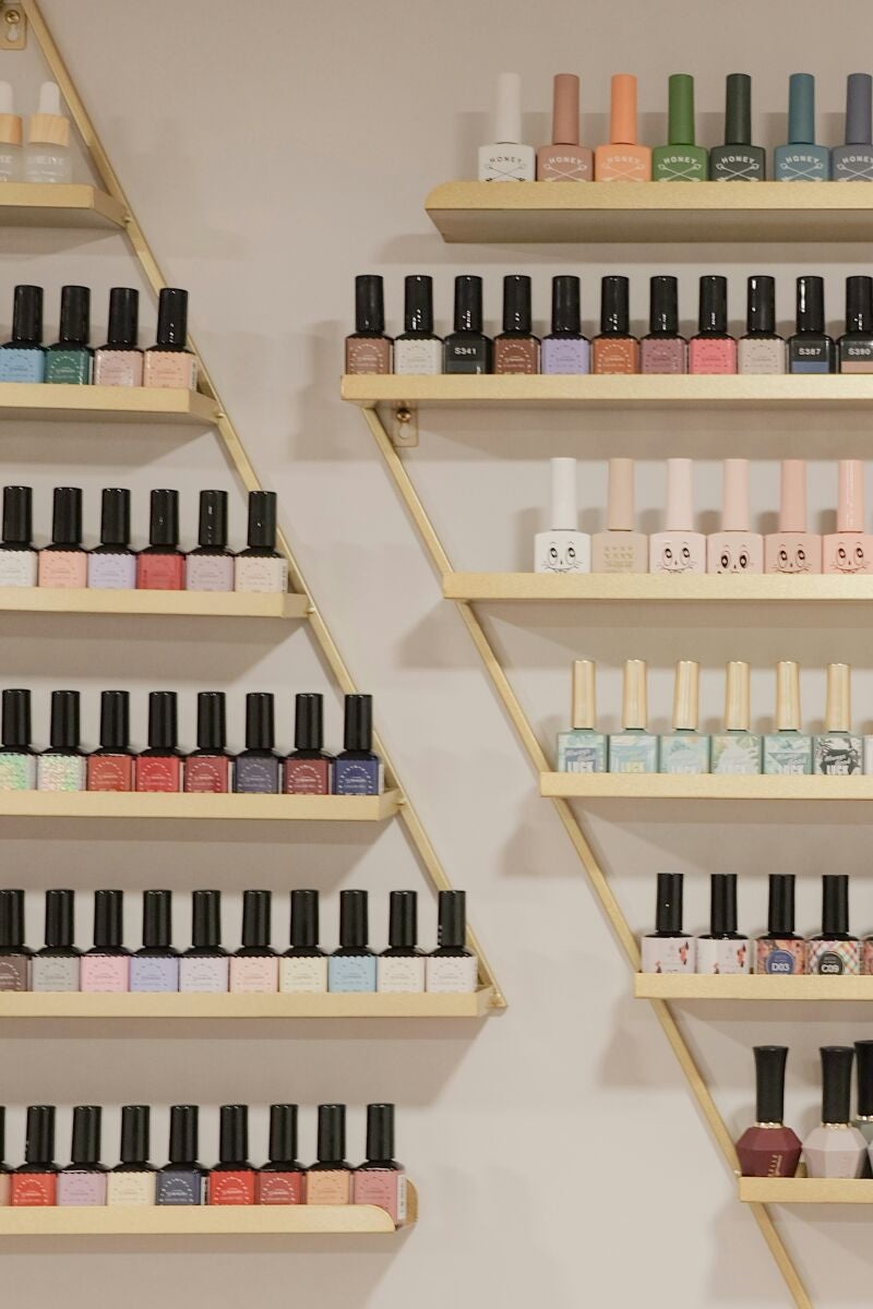 Cómo se consigue la manicura brillante en tres pasos
